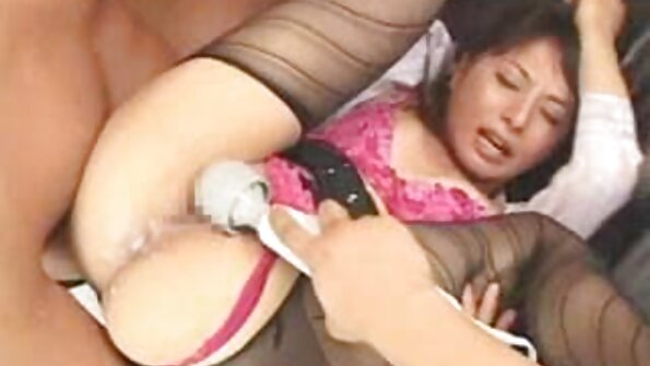 Busty nővér kihasználja a lehetőséget, hogy bassza jóképű bf amatőr házi pornó miközben gf alszik