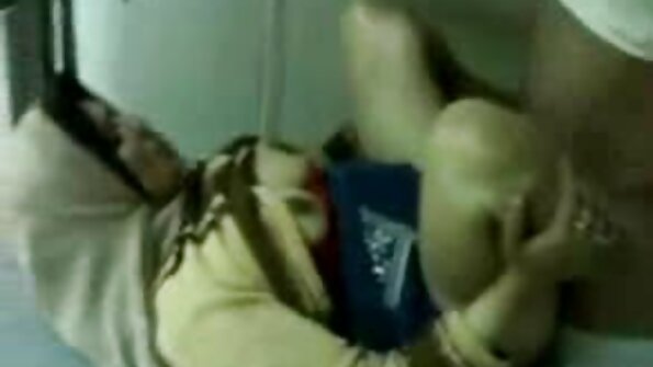 A csinos Mia Malkova házi szex videók gyengéden szexel a pasijával