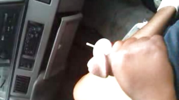 Operatőr filmezi a kopasz srác kibaszott lányt a háziszex SUV csomagtartójában