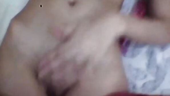 Pompás szőke mutatja forró testét és házi sex videok maszturbál