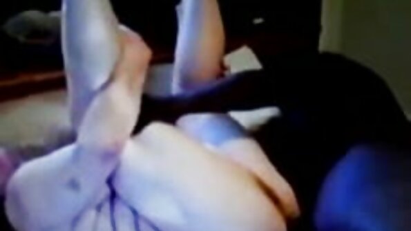 Mona Wales feltámasztja porno házi Liz Rainbow -t, és megbeszéli, hogy le kell baszni